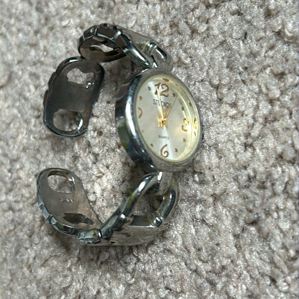Studio women’s vintage chainlink bangle bracelet watch‎ color: silver/gold